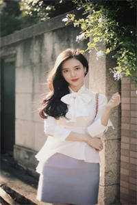 《穿越兽世：绑定生子系统》白莹莹